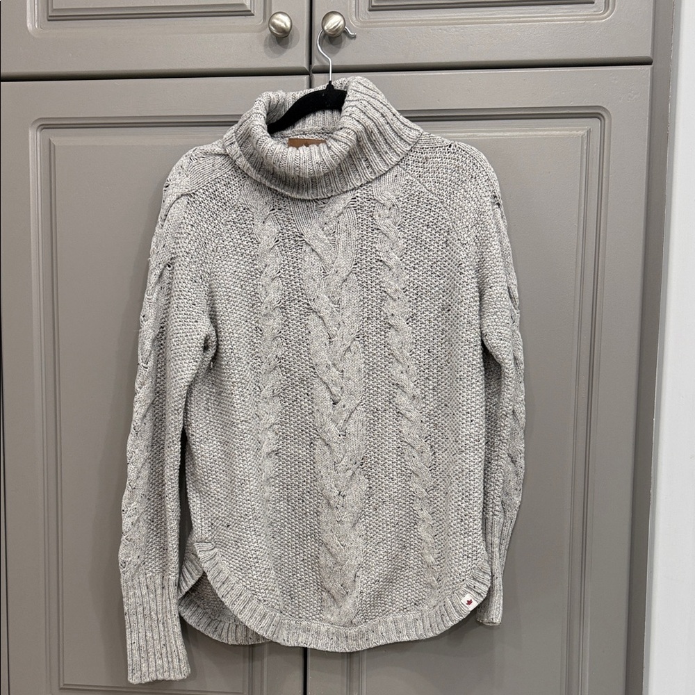 Elegant Heather Gray Cable Knit Turtleneck Sweater